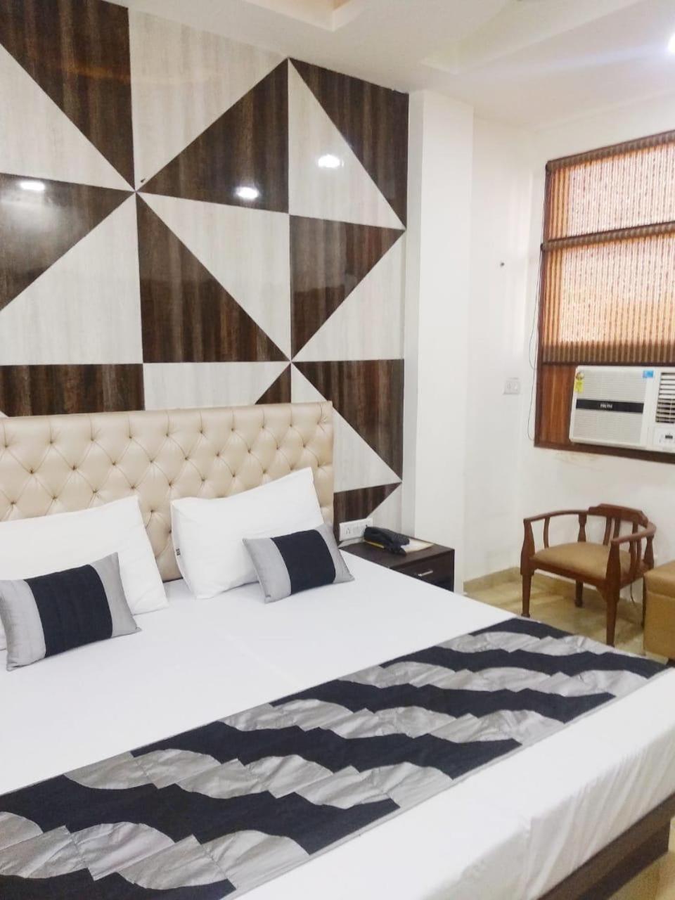 Hotel Spb 87 Near Karol Bagh Metro Station Delhi Exterior foto