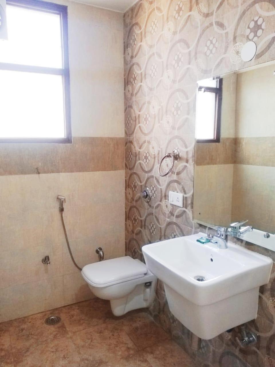 Hotel Spb 87 Near Karol Bagh Metro Station Delhi Exterior foto