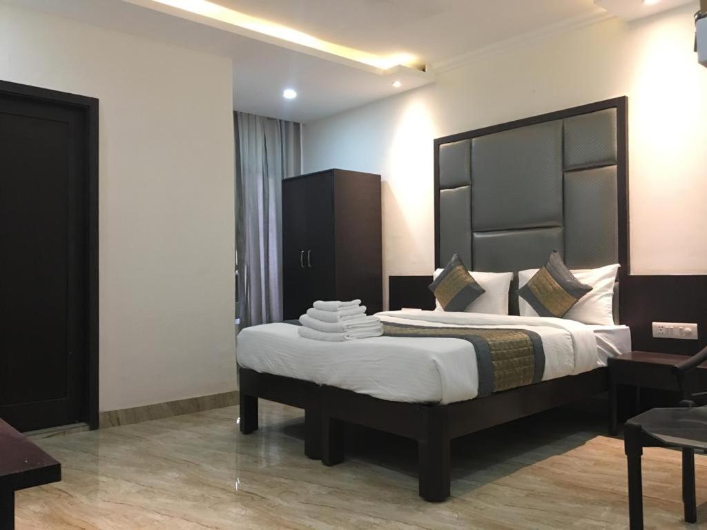 Hotel Spb 87 Near Karol Bagh Metro Station Delhi Exterior foto